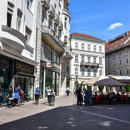 Lejlighed Carpathia At The Famous Vaci Street